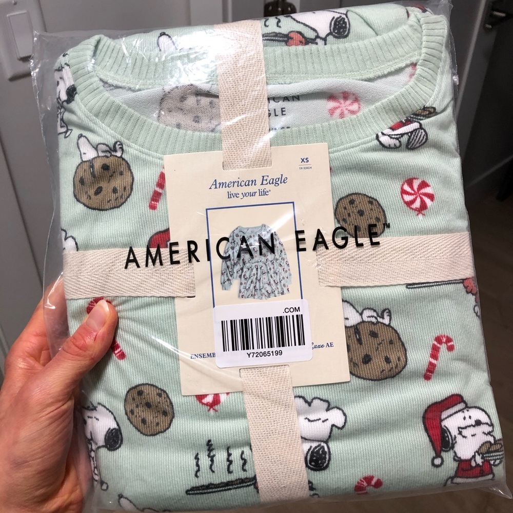 BRAND NEW American Eagle Snoopy Holiday Pajama Set